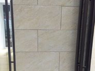 Le mur résistant de grès d'éraflure couvre de tuiles des dimensions précises exemptes d'entretien
