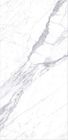Tuile antidérapage de mur de grande couleur blanche des tuiles 900x1800mm de porcelaine d'effet de marbre d'hôtel et de bureau en stock