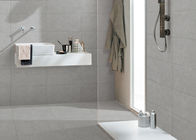 Tuile moderne de porcelaine de salle de toilette, R11 Grey Bathroom Tiles moderne 600x300mm