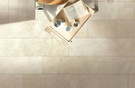 Le carreau de céramique 600*600 millimètre de salle de bains moderne écrèment la résistance beige d'usage de couleur