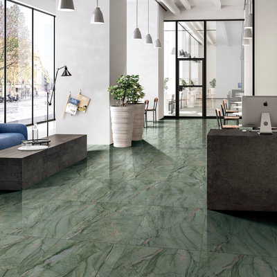 Le plancher de la salle à manger de l' hôtel est élégant avec des carreaux de porcelaine finie poli