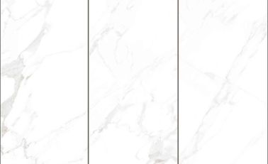 Taille brillante des carreaux de céramique 30x60 de mur de salle de bains de couleur blanche de Carrare/carrelage de marbre de regard