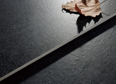 Tuile de porcelaine de noir de taille des carreaux de céramique de plancher de matériau de construction/600x600 millimètre	Tuiles d'intérieur de porcelaine