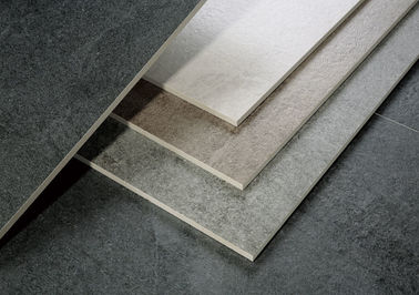 la taille de 300x300 millimètre glissent non le carreau de céramique vitré pour la couleur noire imperméable de salon