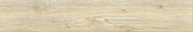 Le plancher en bois de porcelaine de modèle, le regard du bois couvre de tuiles la couleur de beige de lumière de tuile de chambre à coucher