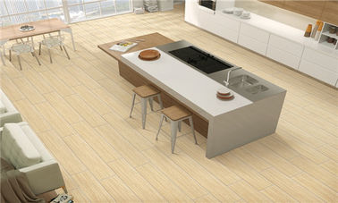 Salle de bains en bois de plancher de porcelaine de tuiles d'altitude de résistant à l'eau extérieur en bois jaune en bois de tuiles avec des carrelages