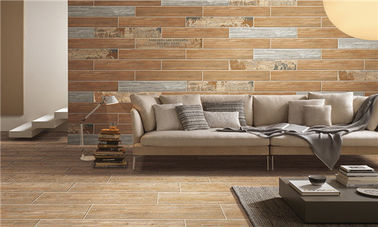 La tuile en bois de porcelaine d'effet/tuile en bois Brown en céramique colorent les carrelages en bois