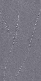 La grande dalle couvre de tuiles le mur de cuisine de la porcelaine 1200x2400 couvre de tuiles le gris